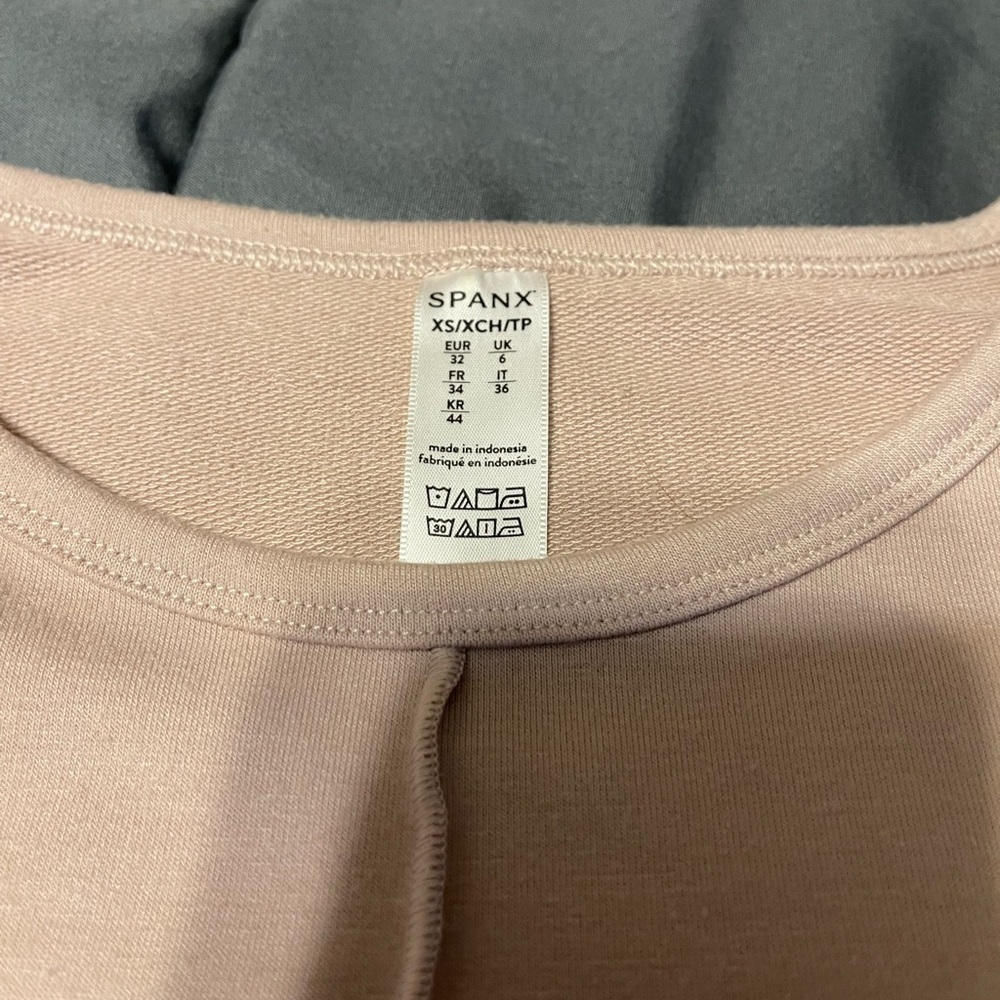 Spanx Top Perfect Length XS Beige Dolman Sleeve Raw Seams Comfy Knit - Picture 6 of 9